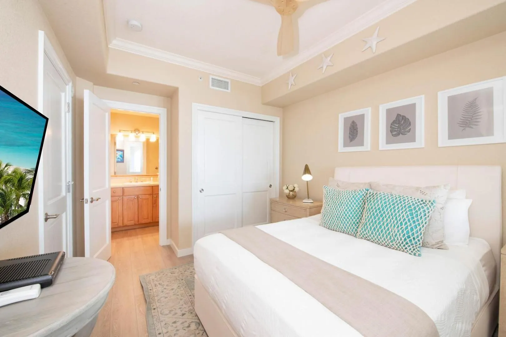 Beachcomber 24 George Town Apartment