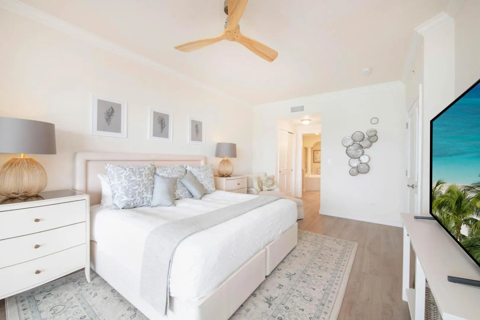 Apartment Beachcomber 24 George Town