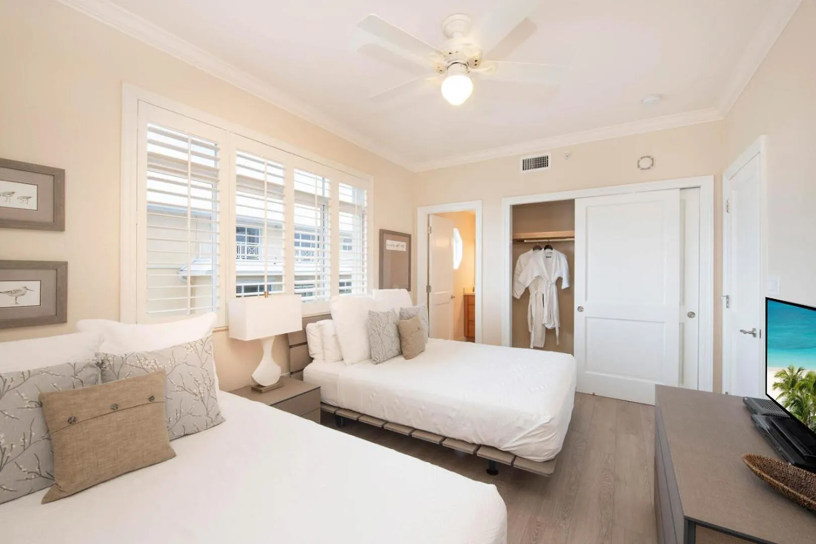 Apartment Beachcomber 24 George Town